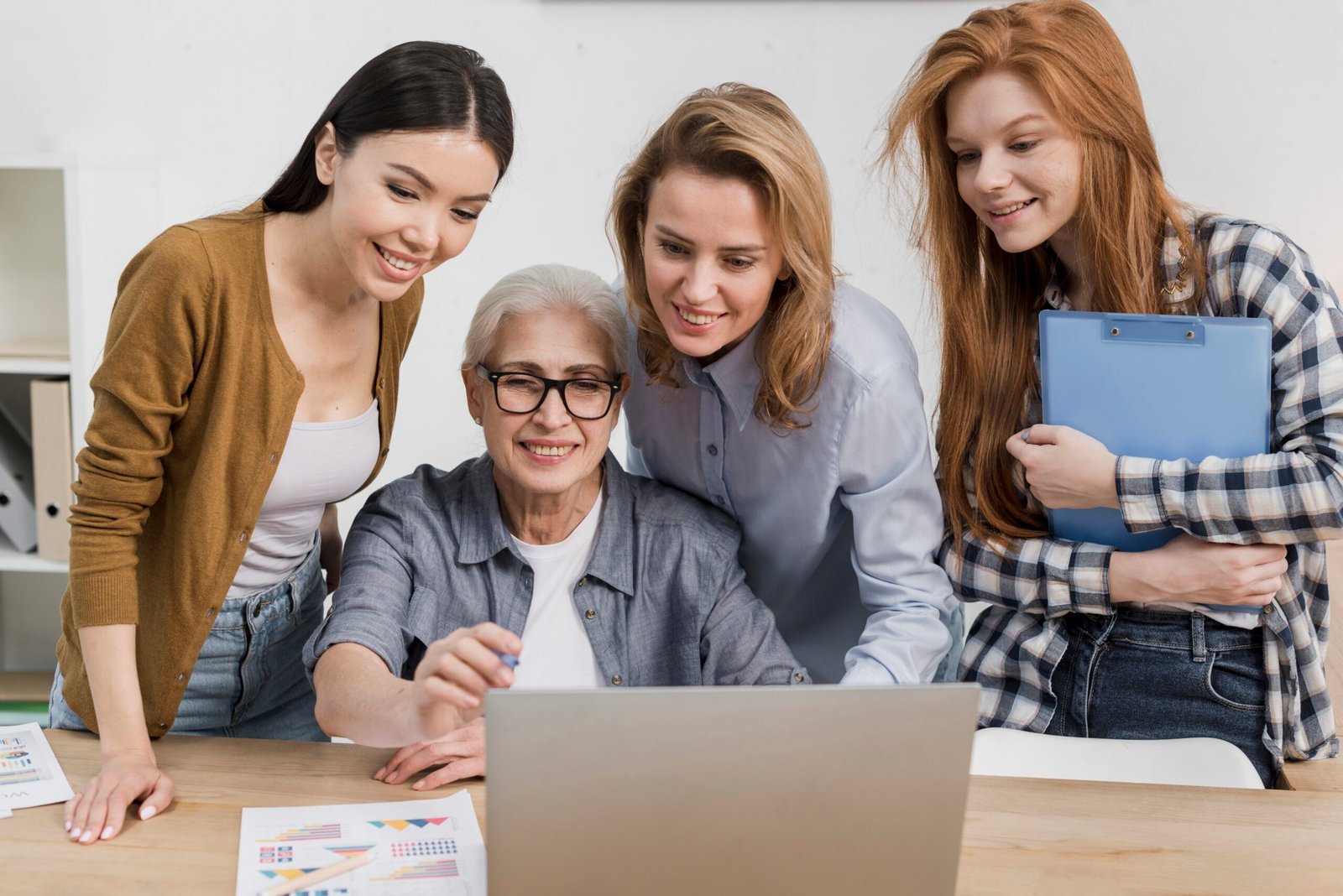 felicidade no trabalho entre gerações: Geração Z, Millennials e Boomers